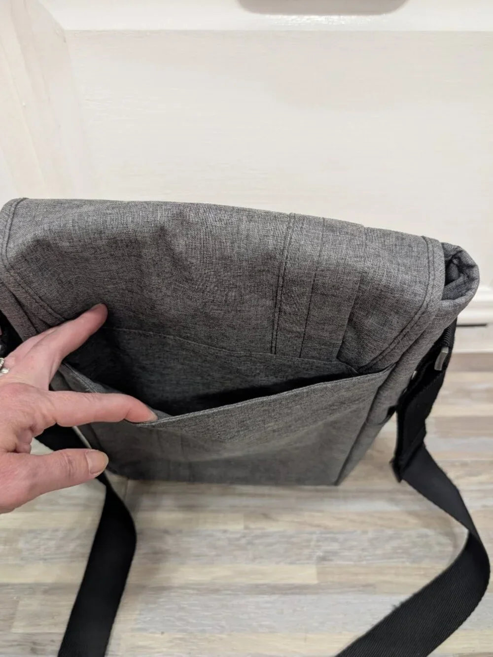 CaseCrown Campus North vertical messenger bag Grey